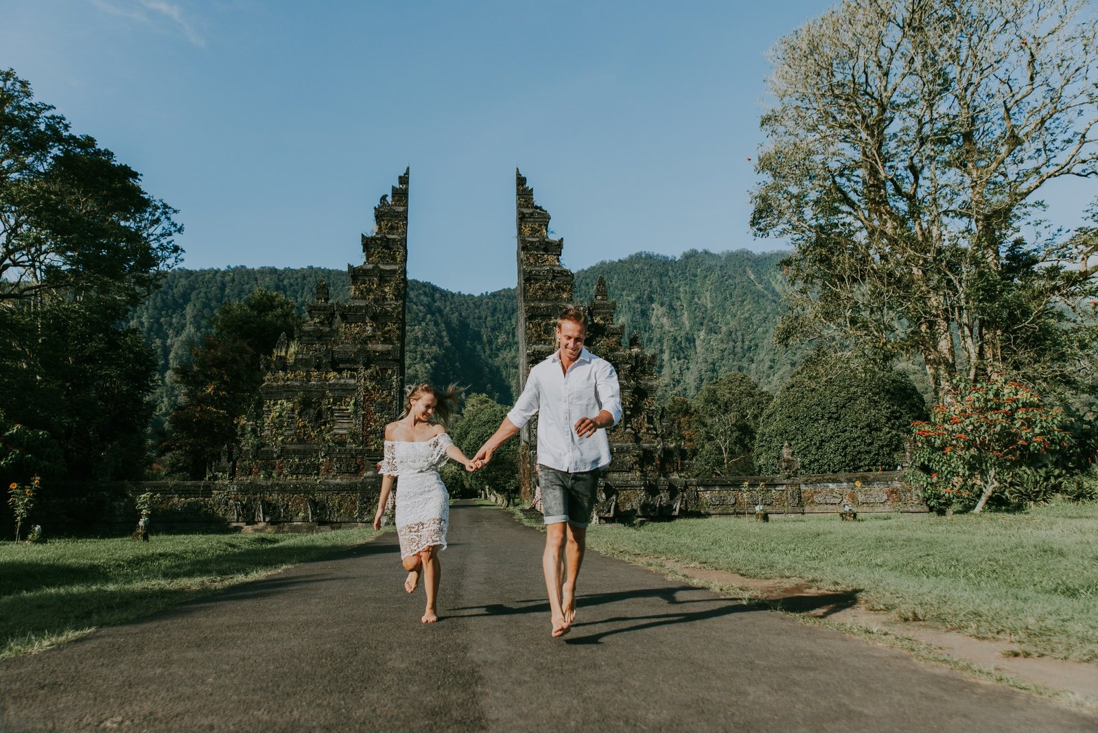 couple-at-handara-gate-bali.jpg